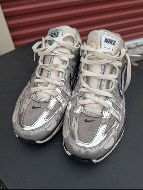 Nike Silver Metallic Mesh Running Shoes - Silver/Beige